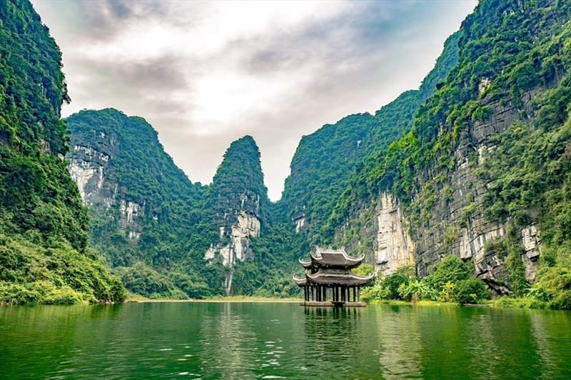 Du lịch Ninh Bình giá rẻ với xe ghép, xe tiện chuyến