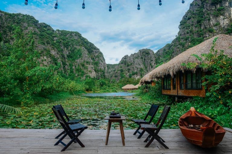 Cẩm nang du lịch từ Hà Nội đi Ninh Bình giá rẻ với xe ghép, xe tiện chuyến 2023   